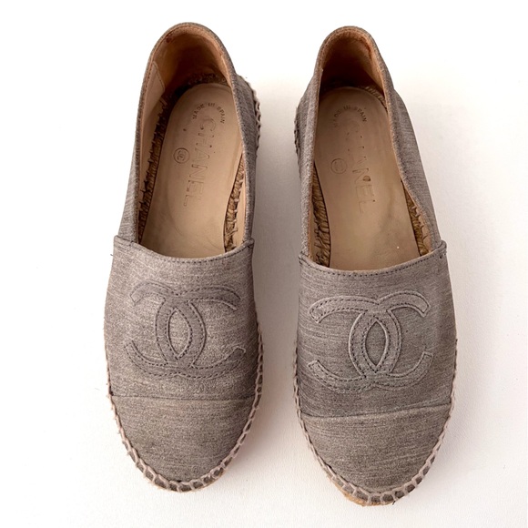 CHANEL | CC Logo Cap Toe Gray Denim Espadrille Loafer Slip On EU 35 - Picture 2 of 12